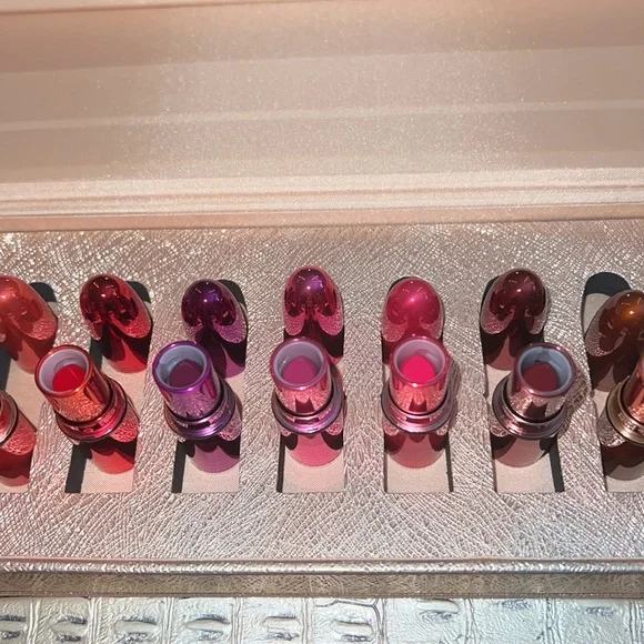 NIB! Mac Cosmetics Snow Ball Mini Lipstick Kit. - Picture 7 of 11